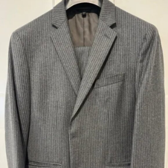 Banana Republic Slim Fit Italian Wool Charcoal Pinstripe Suit - Picture 1 of 10